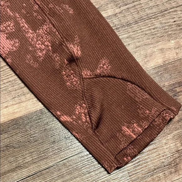 lululemon athletica Brown Tie-Dye Long Sleeve Tee - Picture 5 of 5